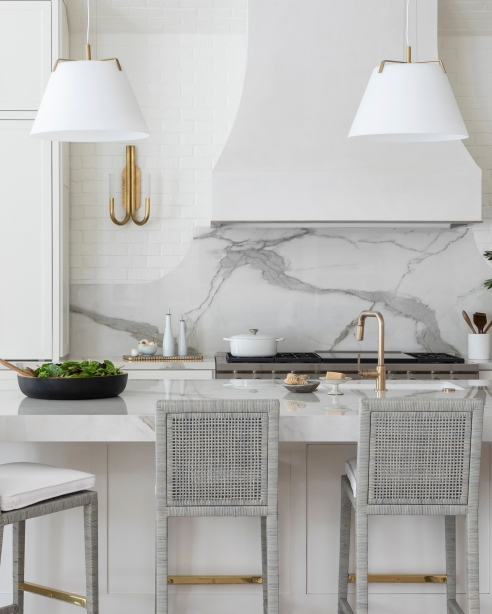 Devin: Satin Gold / WhitePhotographer: Julie Soefer<br>
Designer: Marie Flanigan<br>
Builder: Frankel Building Group