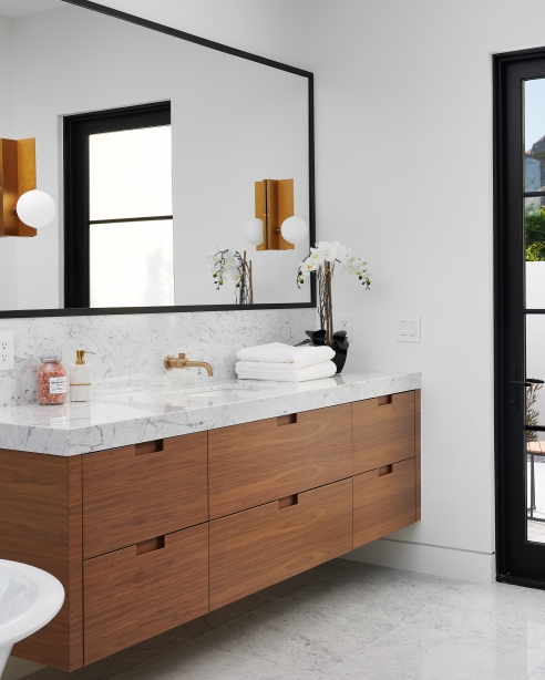 Orbel Wall:Aged BrassBuild + Interior: @twohawksdesigns<br>
Architect: @designlab.phx<br>
PC: @erickrukphoto