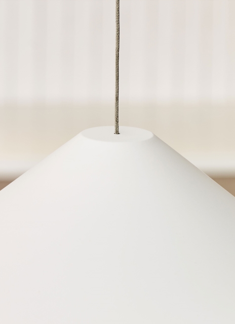 Brummel Pendant Alt Image