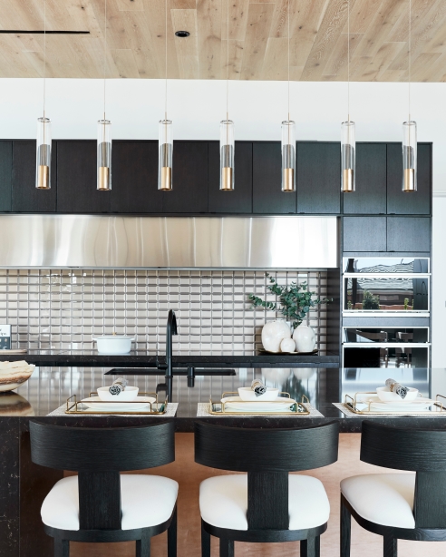 Captra Low-Voltage Pendant, Clear/Aged BrassDesigner: Ryan Young
<br>Photographer: Kip Dawkins Photography