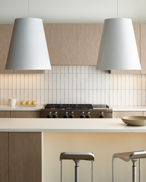 Gunnar, White / Satin Haze<br>Essence Surface 0604, Satin Aluminum<br> LED Tape U-Series