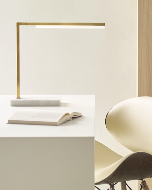 Klee 18 Table Lamp Natural Brass/White Marble