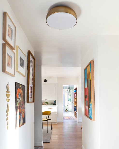Kosa 13 Ceiling, Aged BrassPhoto: Nicole Dianne Photography
<br>Designer: Studio Plumb