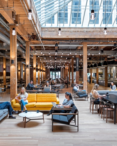 Mina Pendant, BlackDesign: Valerio Dewalt Train Associates, Inc.
<br>Photographer: Jasper Sanidad
